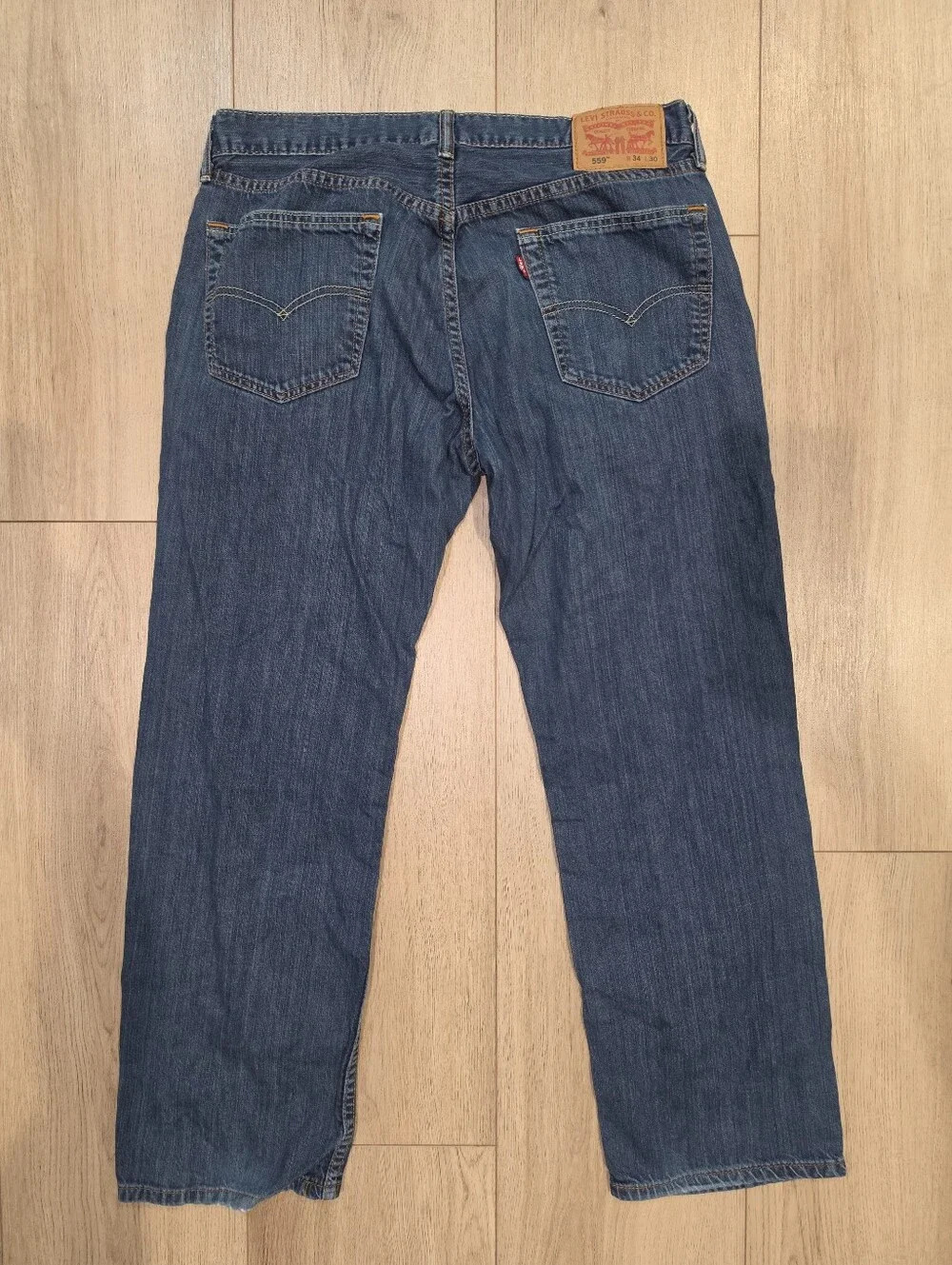 Levi's 559 Relaxed Straight men's jeans in size W34 L30.Classic medium blue wa